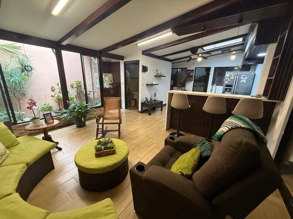 Venta casa amplia 3 hab en Sabanilla, Montes de Oca