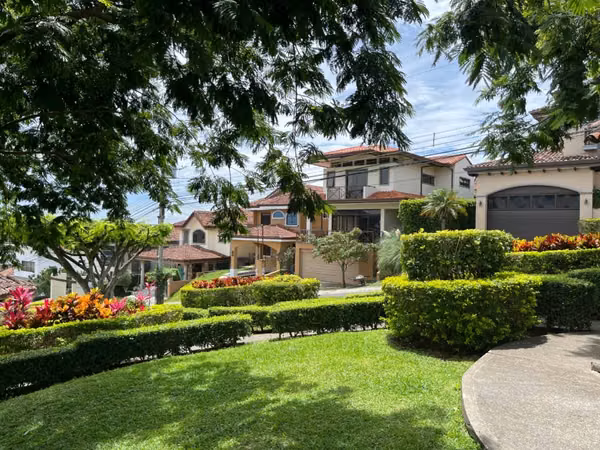 Venta de casa en Condominio en Ulloa, Heredia