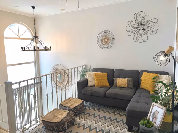 Venta de casa remodelada en Condominio Rincón de la Quebrada, Guachipelín de Escazú
