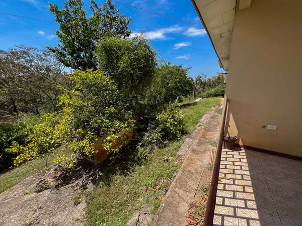 ¡REBAJADA: Propiedad de mas de 1000 m2 con casa y apartamento en Esparza y Puntarenas!