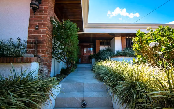 Venta de Casa independiente en Sabanilla Montes de Oca