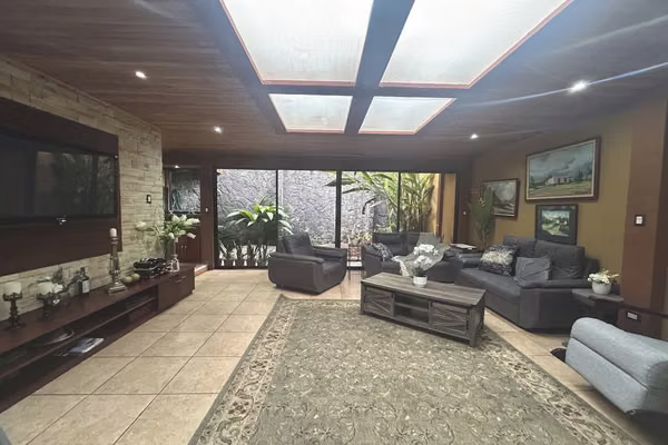 Se vende casa en Barrio Freses Curridabat