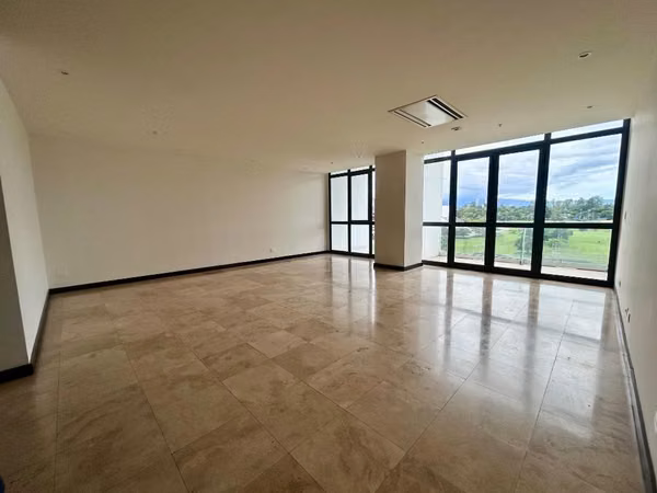 Venta de apartamento de lujo amplio en Sabana. Edificio muy exclusivo.
