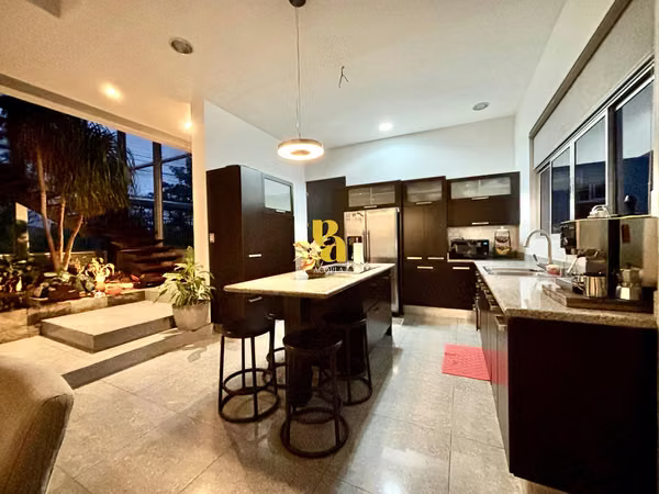Venta de casa contemporánea independiente en Pozos de Santa Ana