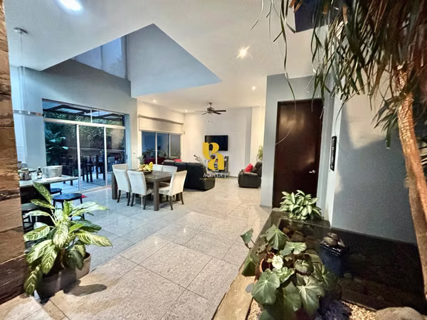 Venta de casa contemporánea independiente en Pozos de Santa Ana