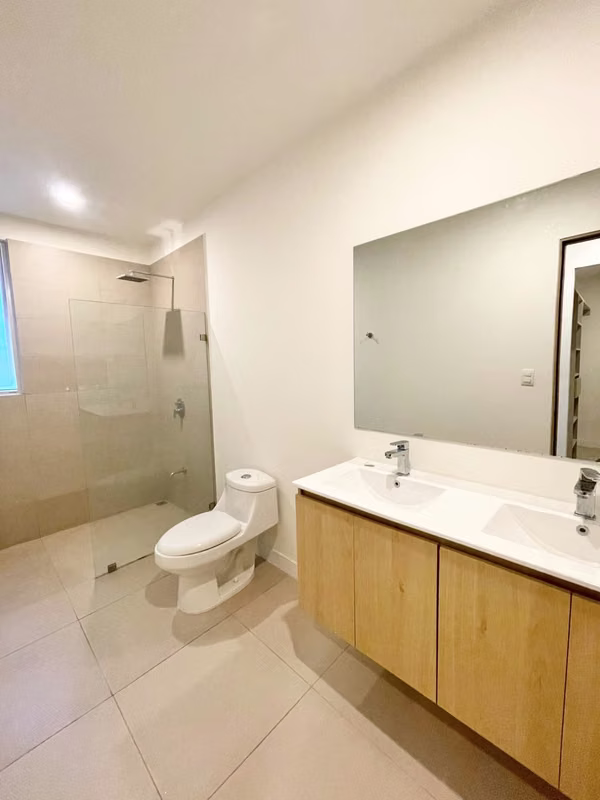 Moderna casa en San Rafael de Escazú con linea blanca