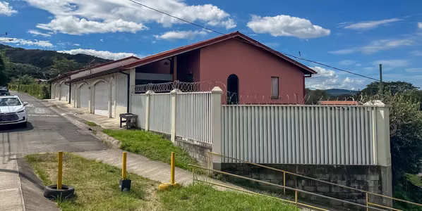 4 Casas Vecinas Alquiladas para Inversión en Piedades Santa Ana