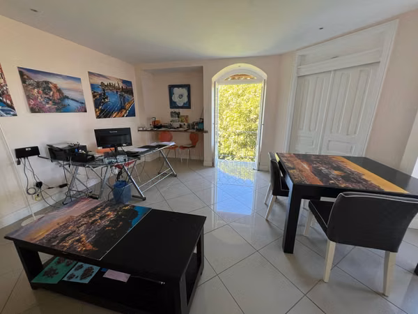CASA EN VENTA CONDOMINIO. LA TRINIDAD DE MORA. VISTA PANORAMICA 180°. ESPACIOSA