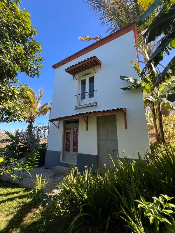 CASA EN VENTA CONDOMINIO. LA TRINIDAD DE MORA. VISTA PANORAMICA 180°. ESPACIOSA