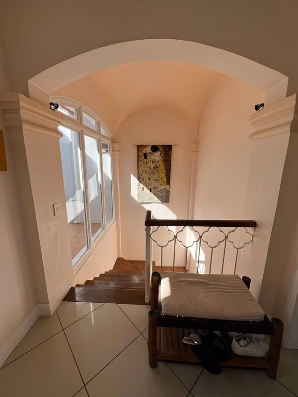 CASA EN VENTA CONDOMINIO. LA TRINIDAD DE MORA. VISTA PANORAMICA 180°. ESPACIOSA