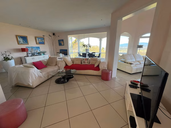 CASA EN VENTA CONDOMINIO. LA TRINIDAD DE MORA. VISTA PANORAMICA 180°. ESPACIOSA