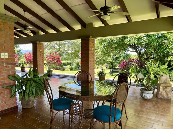 Quinta con Piscina y Rancho en La Garita, Alajuela