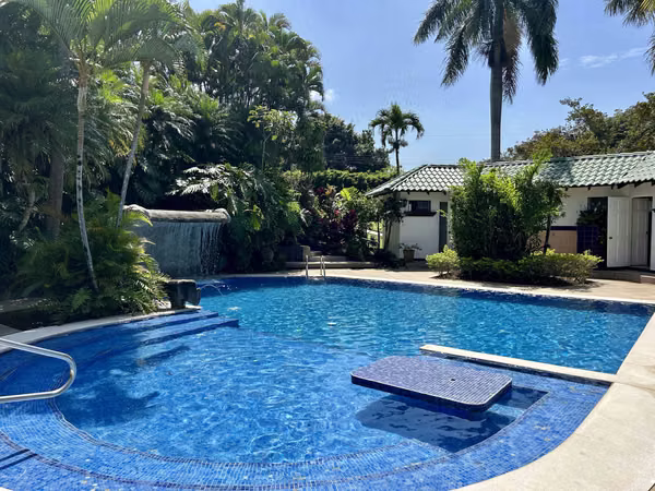 Quinta con Piscina y Rancho en La Garita, Alajuela