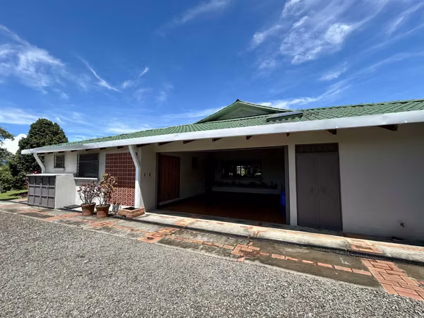 Quinta con Piscina y Rancho en La Garita, Alajuela