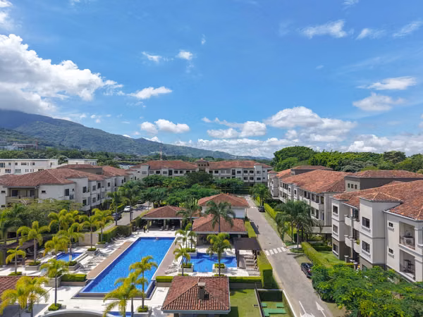 SE VENDE HERMOSO Y AMPLIO APTO EN CONDOMINIO MONTESOL SANTA ANA