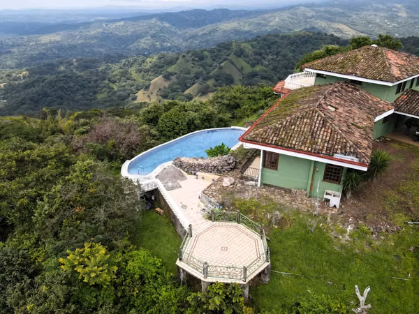 Residencia de Ensueño con Vista al Mar en Vista Mar