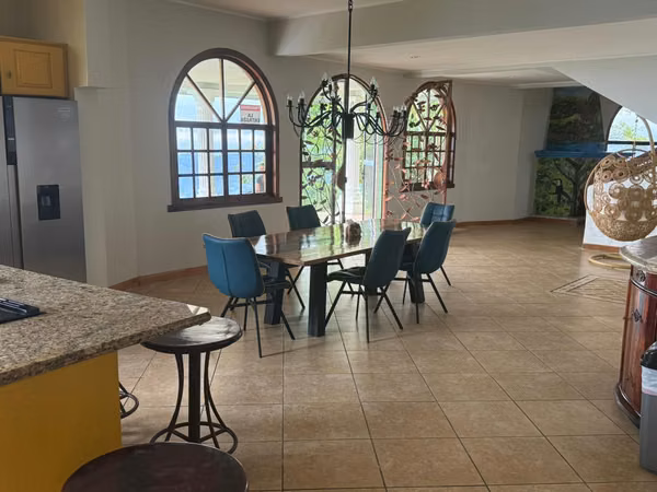 Residencia de Ensueño con Vista al Mar en Vista Mar