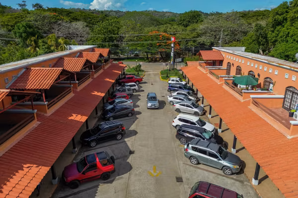 Venta de Condominio Apartamento Plaza Colonial en Playas del Coco
