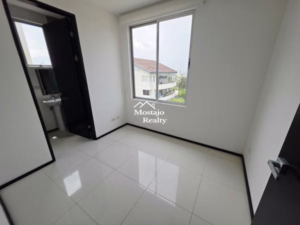 Penthouse en Remate Bancario, Vereda del Río, Santa Ana