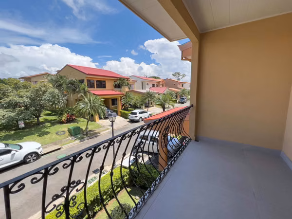 VENTA DE CASA EN CONDOMINIO, POZOS DE SANTA ANA