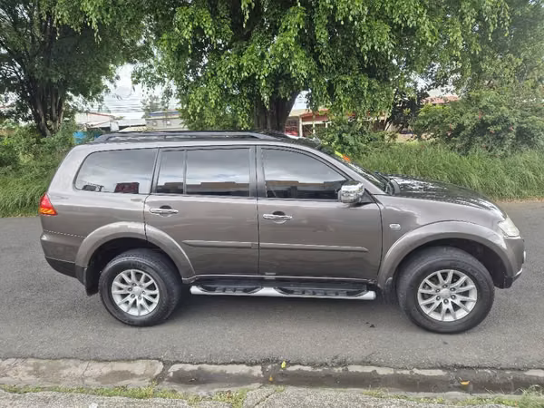 Mitsubishi montero-nativa
