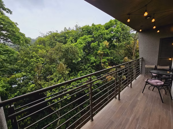 LIVE IN ONE OF THE BEST AREAS OF SANTA ANA   5880