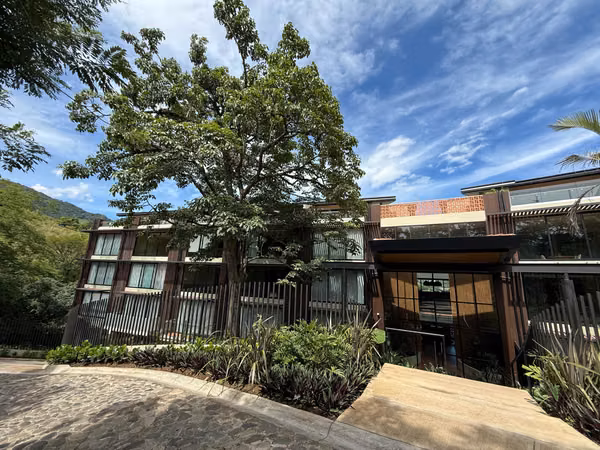 Se vende Apartamento en Santa Ana, Condominio Bee Liv