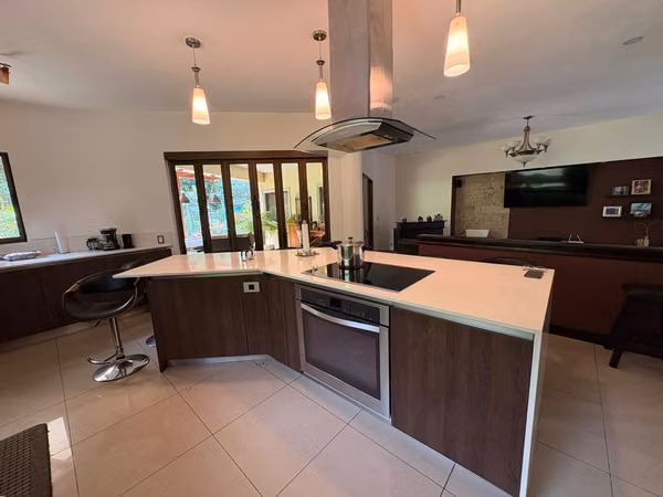 Venta Casa en Tres Ríos, Residencial Roble Sabana Tres Ríos