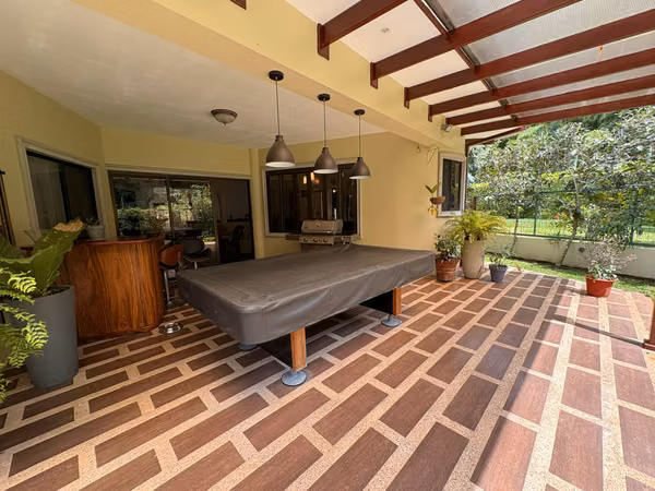 Venta Casa en Tres Ríos, Residencial Roble Sabana Tres Ríos