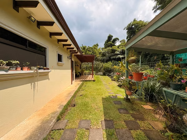 Venta Casa en Tres Ríos, Residencial Roble Sabana Tres Ríos