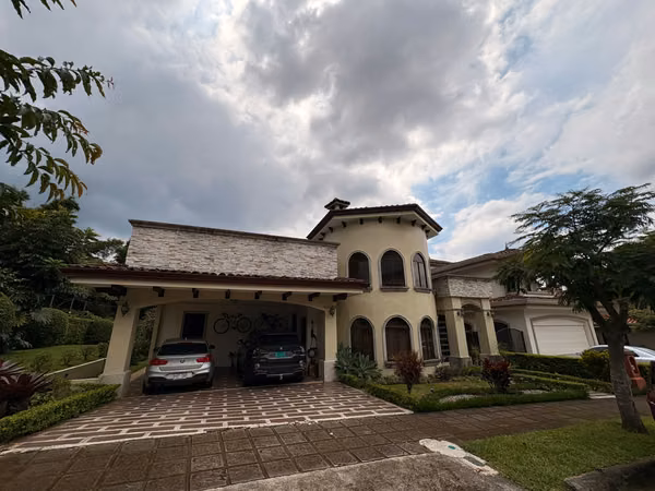 Venta Casa en Tres Ríos, Residencial Roble Sabana Tres Ríos