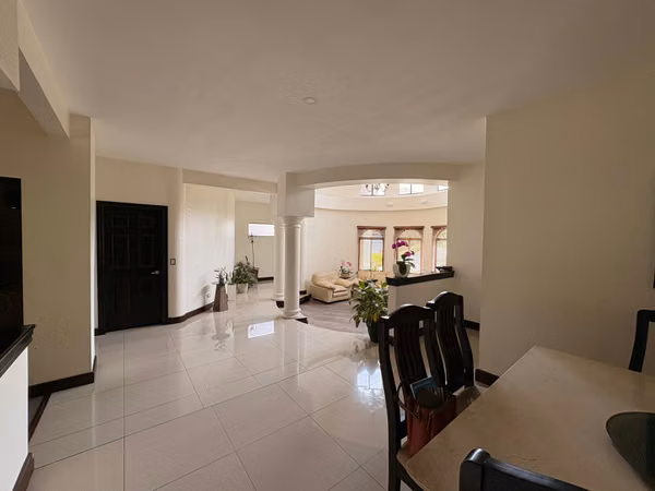 Venta Casa en Tres Ríos, Residencial Roble Sabana Tres Ríos