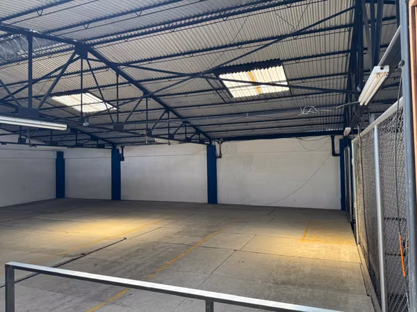 Propiedad con potencial de desarrollo residencial y Bodega - SJ