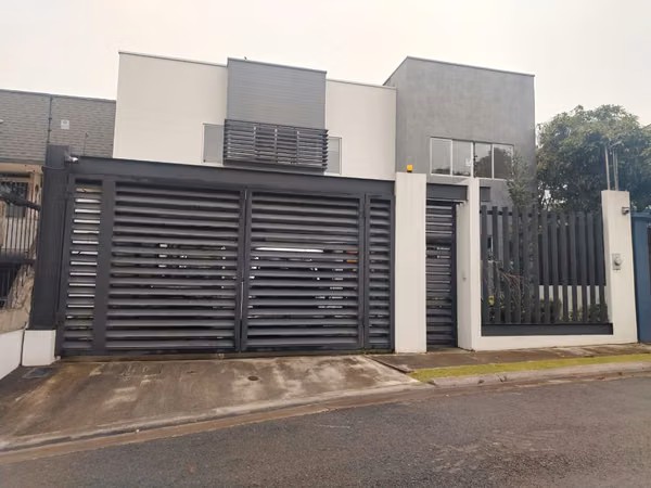 id 41045 Venta de casa en residencial privado en Tres Ríos.