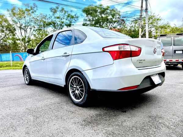 Fiat siena 2016