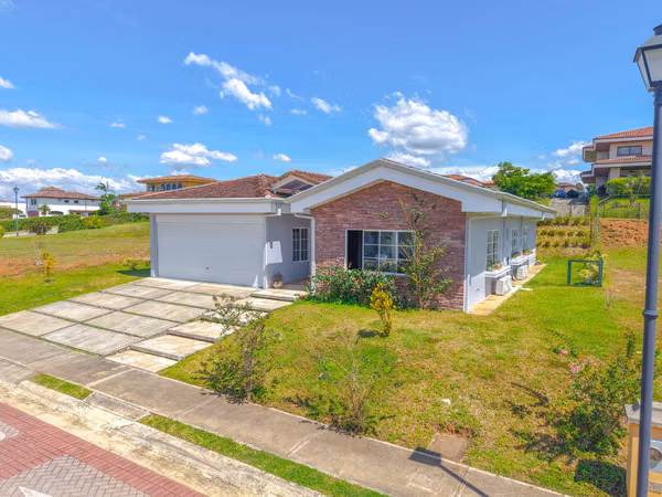 Se Vende Casa de 1 nivel en Los Reyes , La Guacima