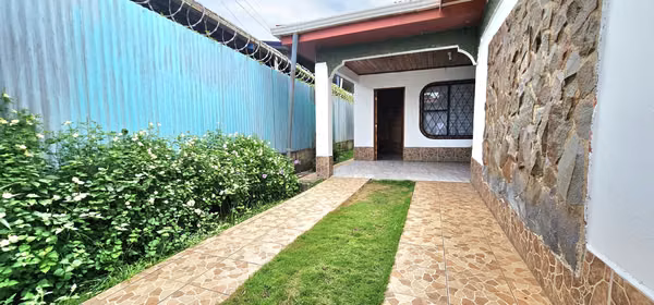 Venta de Casa en Limon + LOCAL COMERCIAL