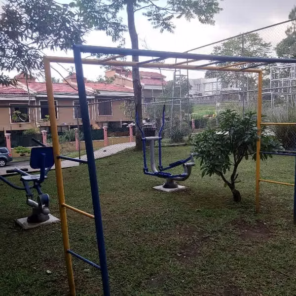 Lote en Esquina con Potencial para Desarrollo Residencial – Montes de Oca (2.959 m²)