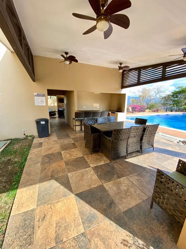 Se vende apartamento de 2 cuartos en La Guácima