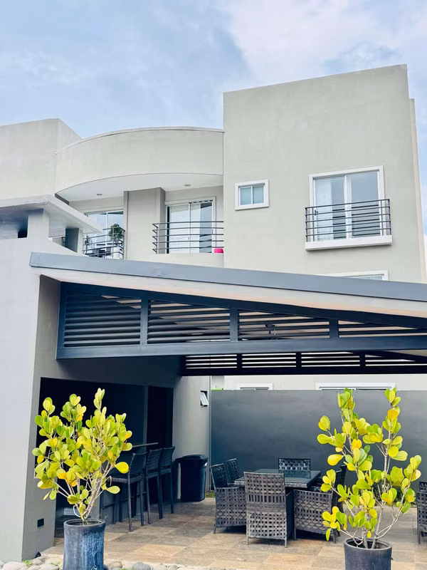 Se vende apartamento de 2 cuartos en La Guácima