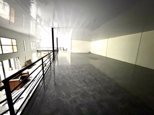 Súper Bodega Comercial en Grecia