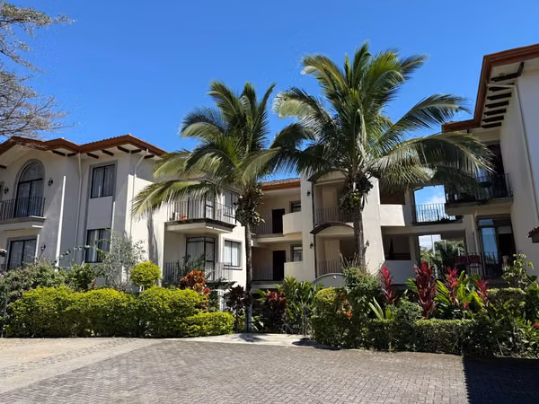 ALQUILER in Santa Ana Spacious Apartment 2hab 2.5 bathrooms, 2 parks - $1,880