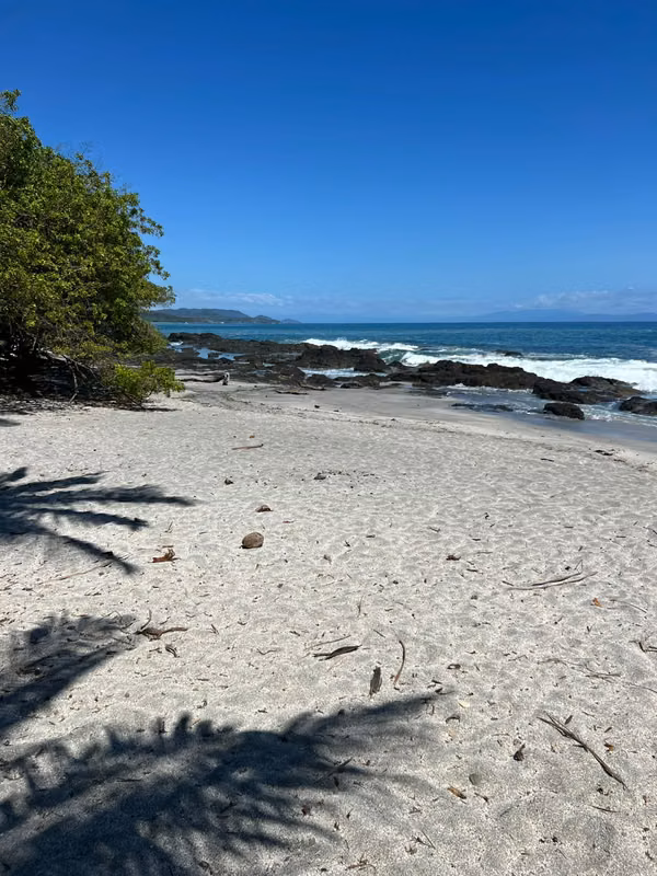 Cerca de Playa Montezuma – 4,000 m² + Casa – $210,000