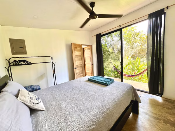 Cerca de Playa Montezuma – 4,000 m² + Casa – $210,000