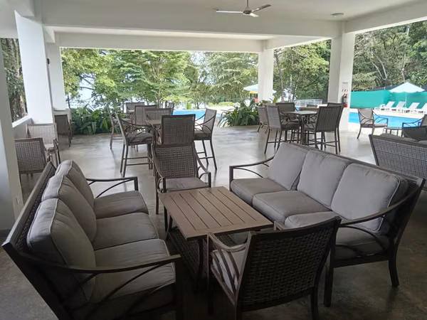 NUEVO PRECIO!!! Se vende apartamento amueblado en Cond. Punta Esmeralda, Punta Leona