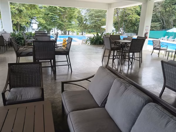 NUEVO PRECIO!!! Se vende apartamento amueblado en Cond. Punta Esmeralda, Punta Leona