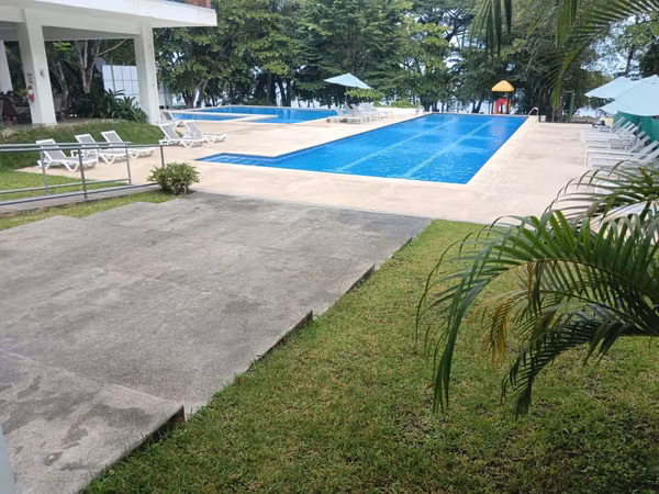 NUEVO PRECIO!!! Se vende apartamento amueblado en Cond. Punta Esmeralda, Punta Leona