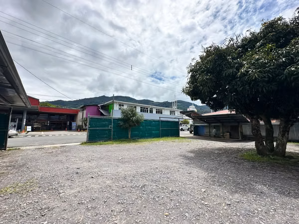 Lote Esquinero en el Corazón de Santa María de Dota