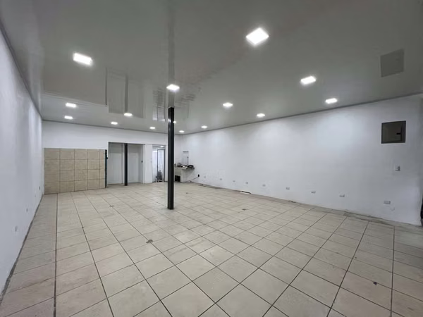 Amplio local Comercial