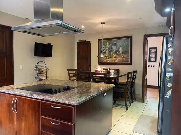Venta de Casa en San Rafael de Escazú.